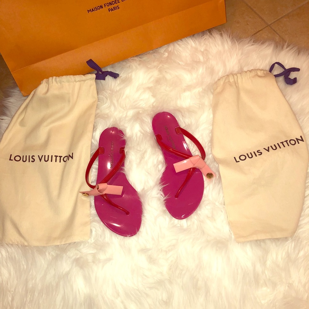 Pink Louis Vuitton flip flops thong sandals bow